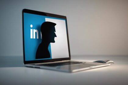 Can You Read Linkedin Messages Without Them Knowing?